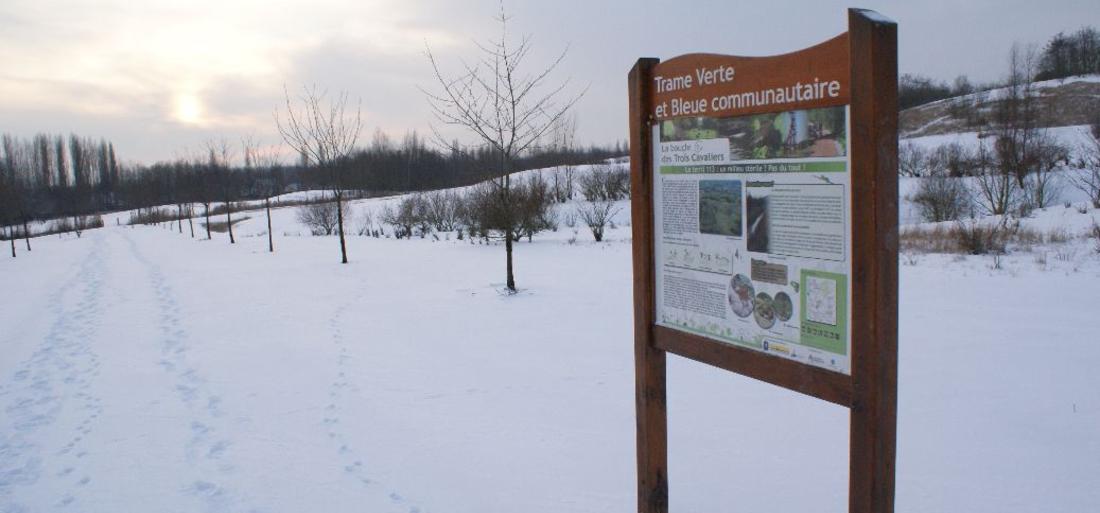 Trame verte sous la neige à Evin-Malmaison